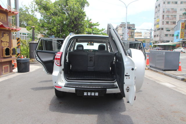 TOYOTA豐田 RAV4  第11張相片