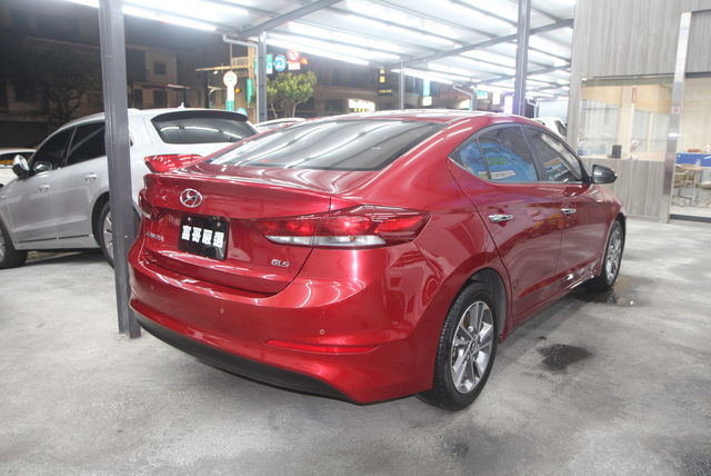 HYUNDAI現代 ELANTRA  第2張相片