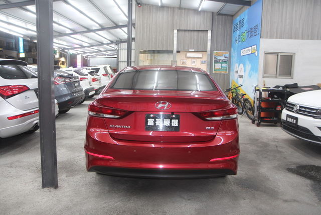 HYUNDAI現代 ELANTRA  第4張相片