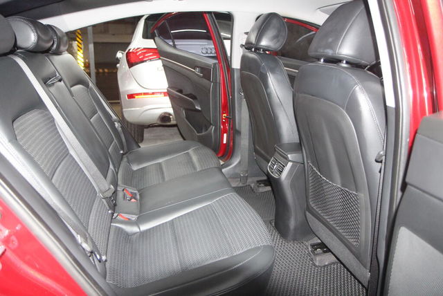 HYUNDAI現代 ELANTRA  第8張相片