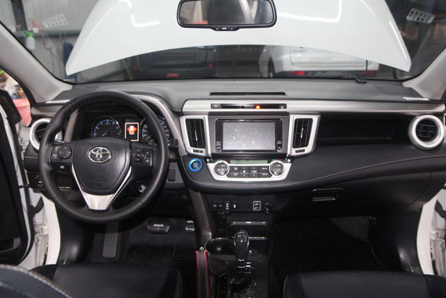 TOYOTA豐田 RAV4  第5張相片