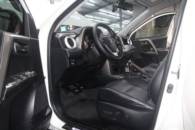 TOYOTA豐田 RAV4  第7張相片