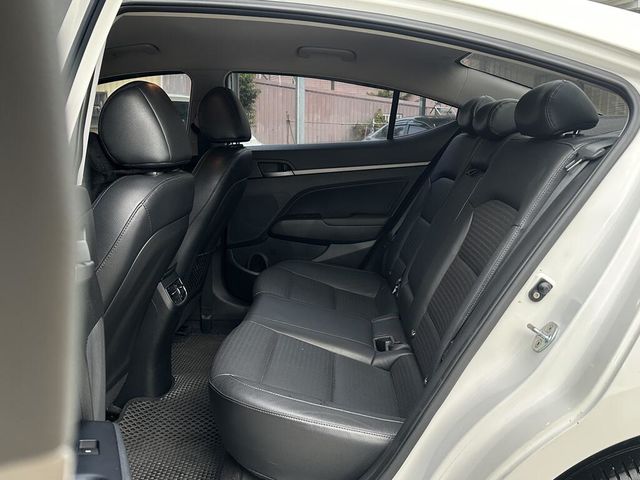 HYUNDAI現代 ELANTRA  第5張相片