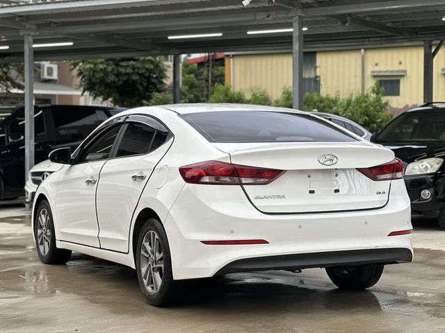 HYUNDAI現代 ELANTRA  第6張相片