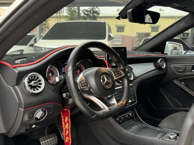 M-BENZ賓士 CLA250  第2張相片