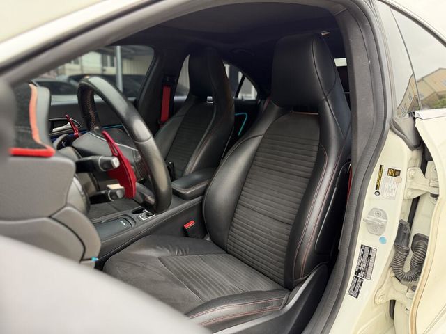 M-BENZ賓士 CLA250  第3張相片