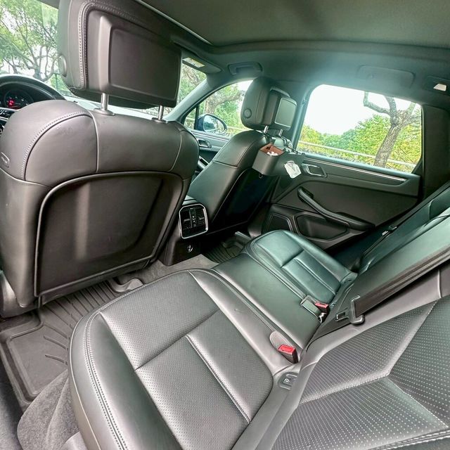 M-BENZ賓士 C300  第6張相片