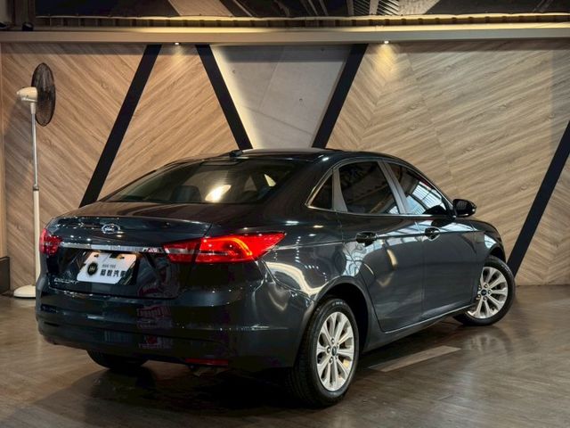 一手車/原鈑件/低里程/電動天窗/原廠導航  第2張相片