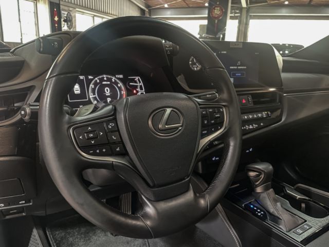 低里程/一手車原鈑件/天窗/電熱椅/無線CarPly/原廠保固至2028.2  第4張相片
