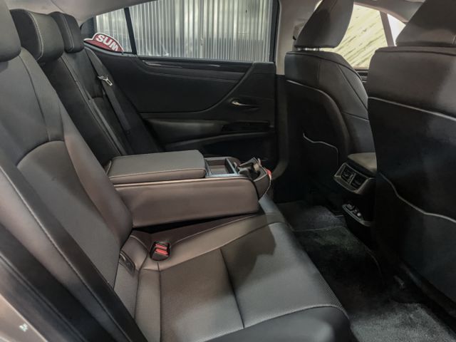 低里程/一手車原鈑件/天窗/電熱椅/無線CarPly/原廠保固至2028.2  第7張相片