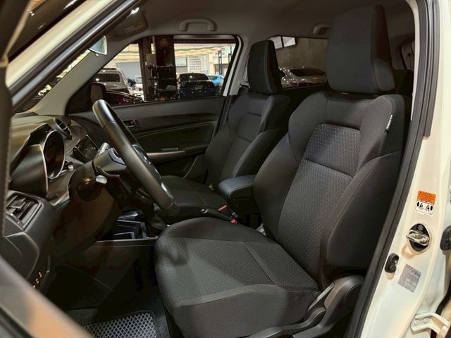 省油省稅｜油電優質都會小車｜Carplay｜ACC｜盲點｜摸門都給你  第5張相片