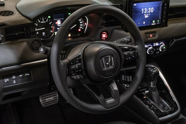 一手車｜原鈑件｜原廠保固中｜環景｜ACC｜自動煞停｜換檔撥片｜手機無線充電｜電尾門  第4張相片