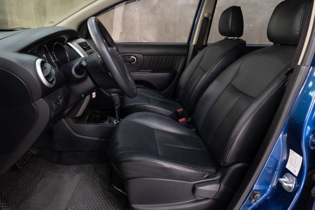 大空間都會代步車｜車頂行李架｜車體防刮套件｜皮椅  第4張相片