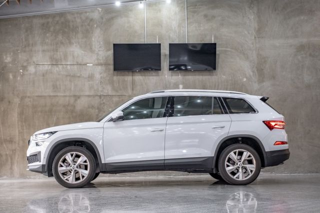 4x4尊榮版｜七人座｜全景天窗｜主被動安全輔助駕駛｜360環景｜電尾門｜保固至2027  第12張相片