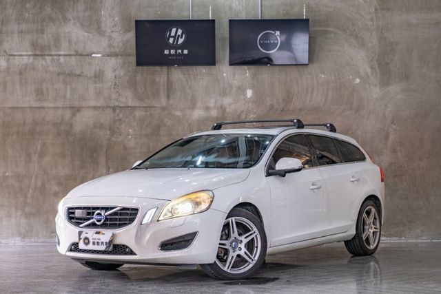 D4旗艦版｜車況佳便宜賣｜天窗｜導航｜盲點/車道變換輔助/偏離警示｜雙色內裝｜送車頂行李架  第1張相片