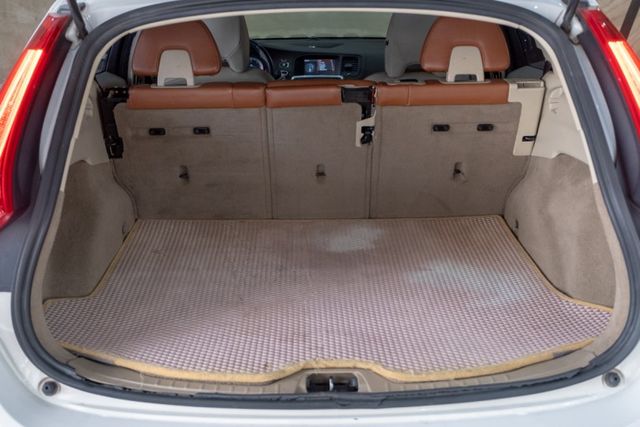 D4旗艦版｜車況佳便宜賣｜天窗｜導航｜盲點/車道變換輔助/偏離警示｜雙色內裝｜送車頂行李架  第7張相片