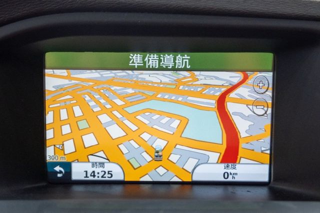 D4旗艦版｜車況佳便宜賣｜天窗｜導航｜盲點/車道變換輔助/偏離警示｜雙色內裝｜送車頂行李架  第8張相片