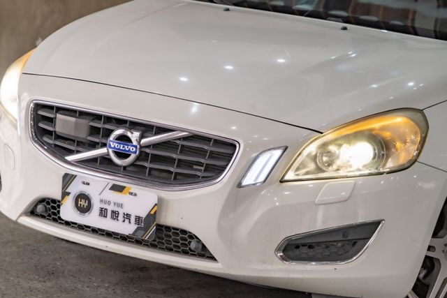 D4旗艦版｜車況佳便宜賣｜天窗｜導航｜盲點/車道變換輔助/偏離警示｜雙色內裝｜送車頂行李架  第12張相片