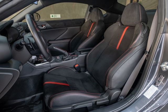 6AT 2.4ES｜原廠保固至2028.03｜EyeSight智能輔助駕駛｜倒車影像｜Carplay｜雙座電熱通風椅  第4張相片