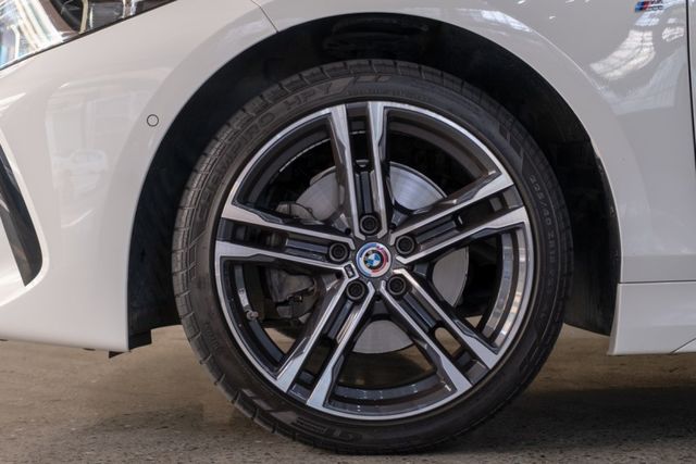 Edition M｜跑車座椅｜電動尾門｜無線Carplay|M18吋鋁圈｜M空力套件｜5AT輔助駕駛  第12張相片