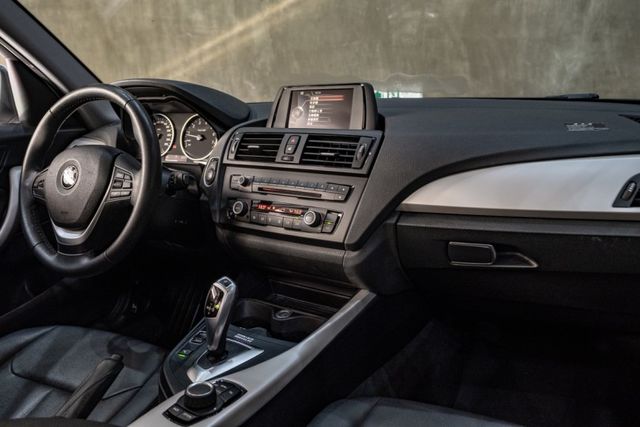 五門後驅/操控優異｜HID頭燈｜倒車影像｜雙前電動椅｜免鑰匙啟動  第8張相片