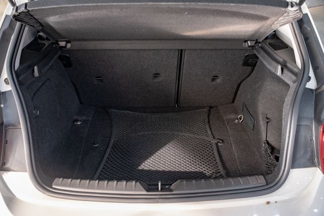 五門後驅/操控優異｜HID頭燈｜倒車影像｜雙前電動椅｜免鑰匙啟動  第10張相片