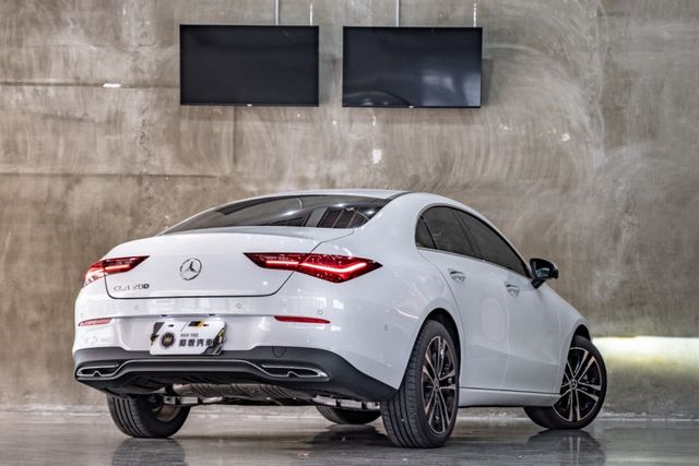 原廠保固至2027.4｜23P｜10吋觸控螢幕｜環景｜無線充電｜前雙座電動椅  第2張相片