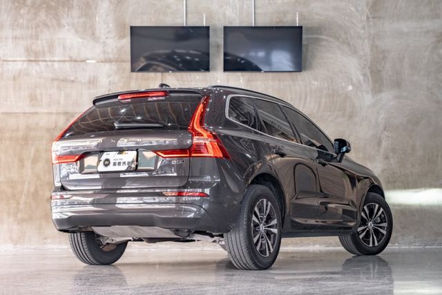XC60 B5 Plus｜保固至2026.12｜全景天窗｜h/k音響｜環景影像｜抬頭顯示｜無線充電  第2張相片