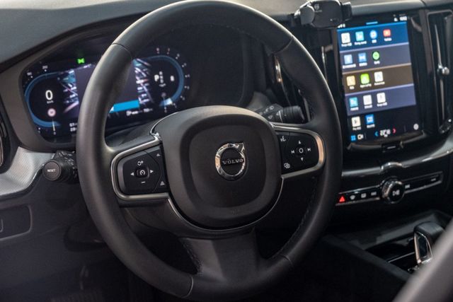 XC60 B5 Plus｜保固至2026.12｜全景天窗｜h/k音響｜環景影像｜抬頭顯示｜無線充電  第4張相片