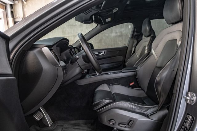 XC60 B5 R-Design｜48V油電休旅｜氣壓式懸吊｜全景天窗｜B&W環繞音響  第4張相片