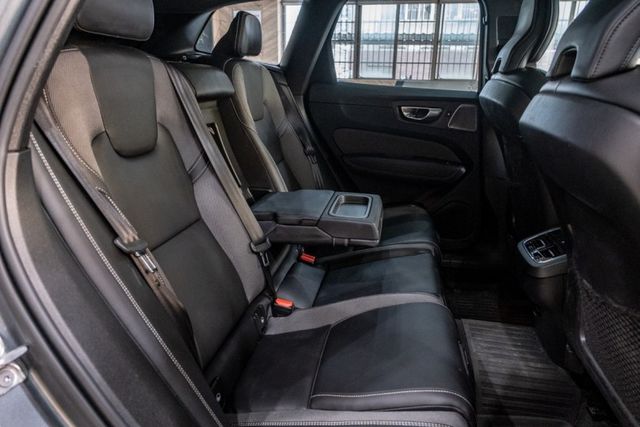 XC60 B5 R-Design｜48V油電休旅｜氣壓式懸吊｜全景天窗｜B&W環繞音響  第6張相片