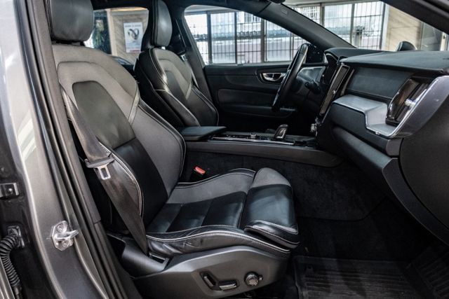 XC60 B5 R-Design｜48V油電休旅｜氣壓式懸吊｜全景天窗｜B&W環繞音響  第7張相片