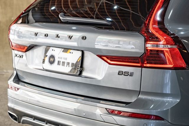 XC60 B5 R-Design｜48V油電休旅｜氣壓式懸吊｜全景天窗｜B&W環繞音響  第16張相片