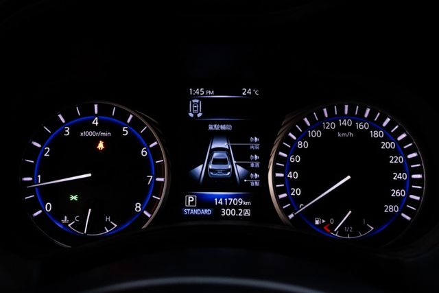 Q50 旗艦版｜Bose音響｜Carplay｜ACC/AEB/車道偏離｜天窗｜19吋輕量化輪圈  第3張相片