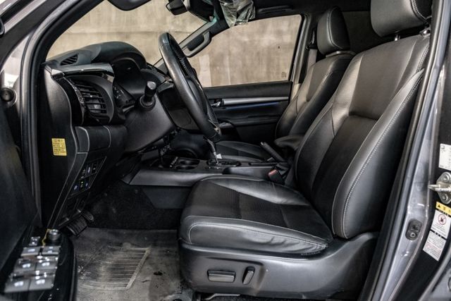 Hilux 貨卡｜四輪傳動｜後貨箱拉簾｜ACC/AEB｜環景｜電熱通風椅｜抬頭顯示  第4張相片