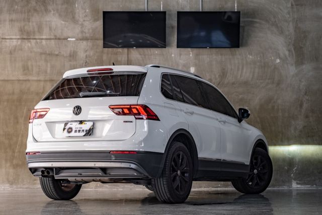 Tiguan 330 TSI Comfortline｜4WD｜車側盲點｜環景影像｜電尾門｜後座餐桌  第2張相片