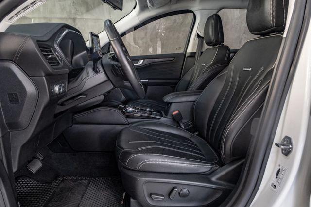 Kuga 250 AWD Vignale|Lv.2 ADAS｜全景天窗｜高階皮革座椅｜B&O音響｜專屬木紋飾板  第5張相片