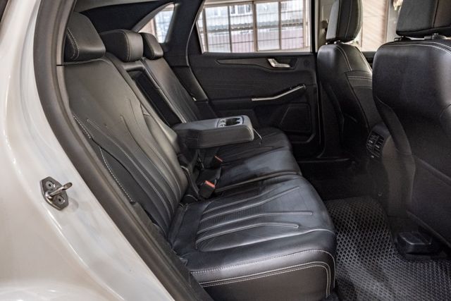 Kuga 250 AWD Vignale|Lv.2 ADAS｜全景天窗｜高階皮革座椅｜B&O音響｜專屬木紋飾板  第6張相片