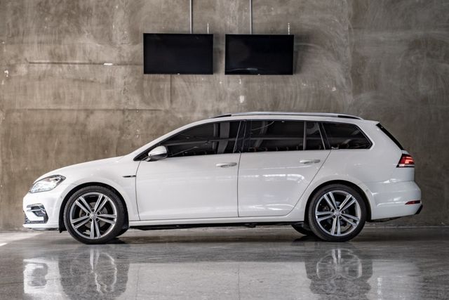 GOLF VARIANT R-Line｜ACC/AEB/盲點｜倒車影像/Carplay｜全景天窗  第11張相片