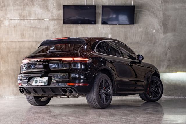 Macan Turbo(3.6 V6)｜改四點頭燈/一體式尾燈｜改安卓機｜計時套件｜輕量化20吋鋁圈  第2張相片