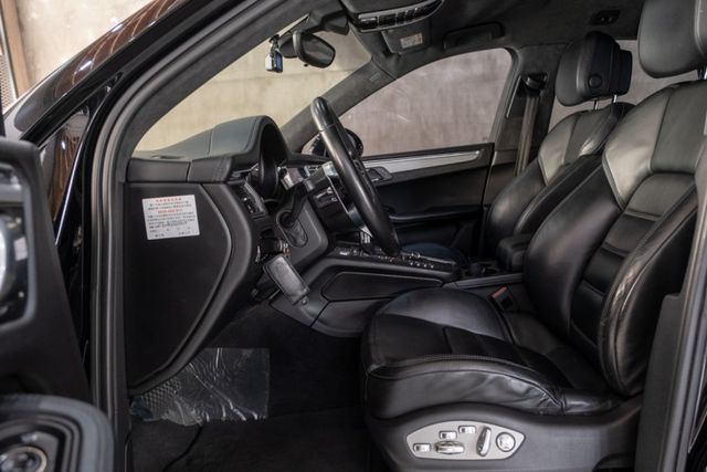 Macan Turbo(3.6 V6)｜改四點頭燈/一體式尾燈｜改安卓機｜計時套件｜輕量化20吋鋁圈  第4張相片