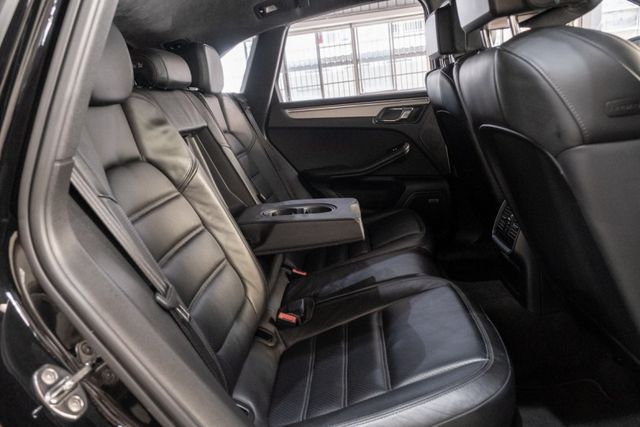 Macan Turbo(3.6 V6)｜改四點頭燈/一體式尾燈｜改安卓機｜計時套件｜輕量化20吋鋁圈  第5張相片