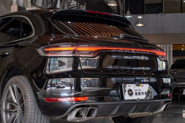 Macan Turbo(3.6 V6)｜改四點頭燈/一體式尾燈｜改安卓機｜計時套件｜輕量化20吋鋁圈  第13張相片
