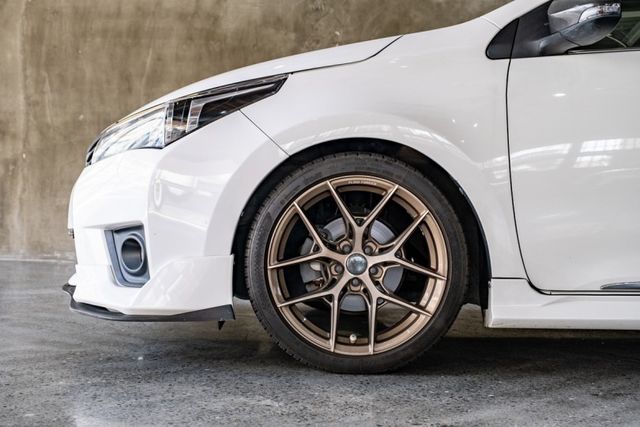 Altis 經典版Safety+｜空力套件｜18吋輕量化鋁圈｜倒車影像/導航｜定速｜排氣管閥門  第10張相片