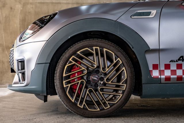 Clubman JCW ALL4｜306hp｜全車貼膜｜對四Brembo卡鉗｜前雙座電動椅｜感應式對開尾門  第13張相片