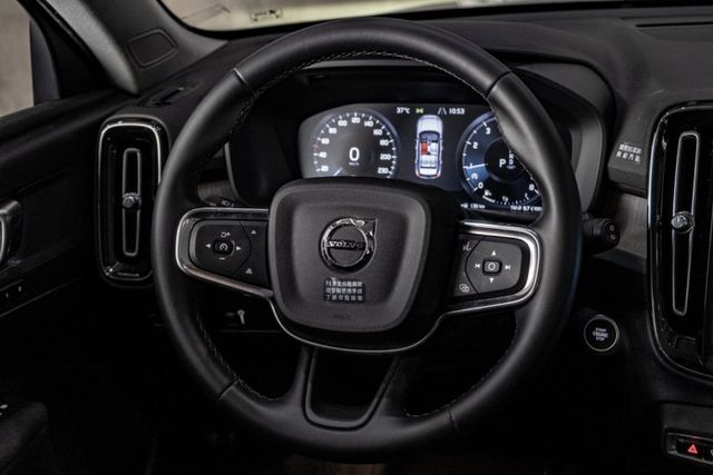 XC40 T2｜只跑1.6萬公里｜手機無線充電｜雙前電動座椅｜環景  第4張相片