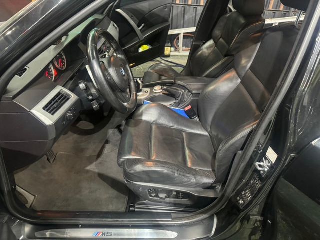 M5 SEDAN E60  第7張相片
