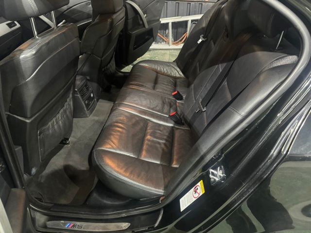 M5 SEDAN E60  第8張相片