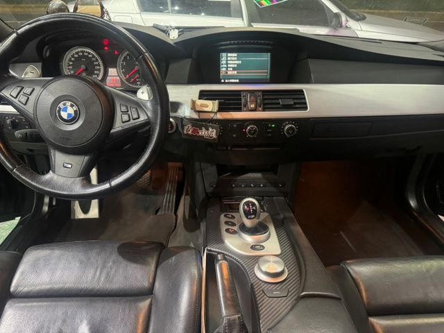 M5 SEDAN E60  第11張相片
