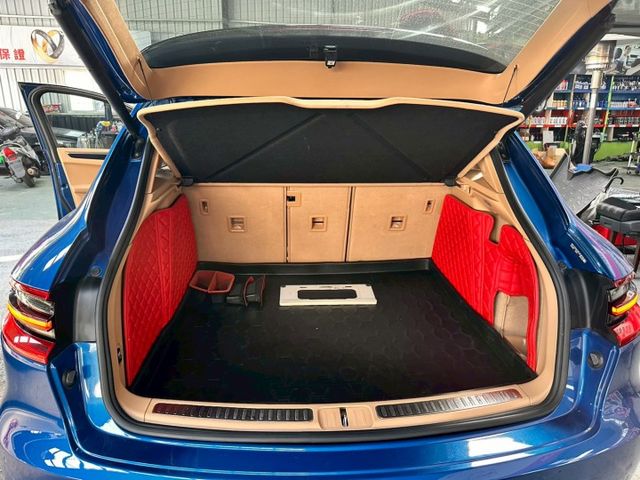 MACAN  第13張相片